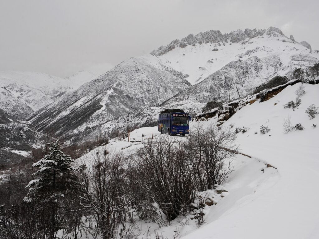 Numărul morților în avalanșa din tunelul din Tibet a crescut