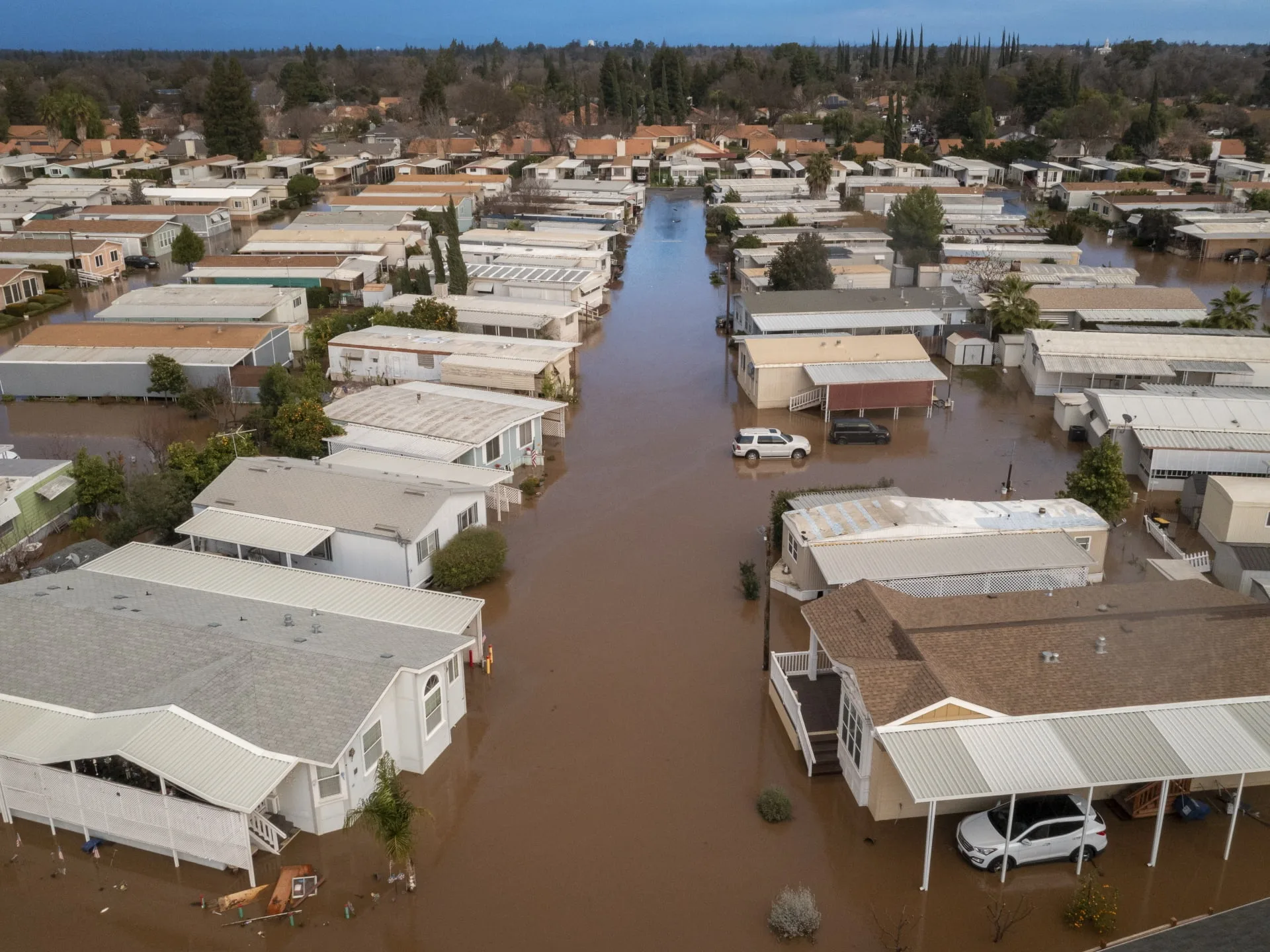 Alunecări de teren, doline, inundații afectează California lovită de furtună |  Știri meteo