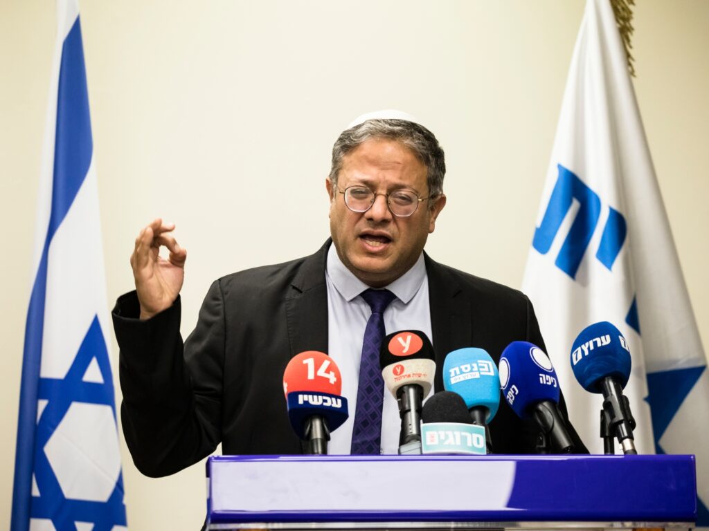 Israelul ordonă poliției să scoată steaguri palestiniene din spațiile publice