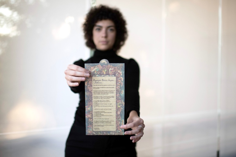 Virginia Jorda, artistă vizuală din Alcoy, cu scrisoarea ei către regii magici cerând toleranță și să oprească blackface în călătorie