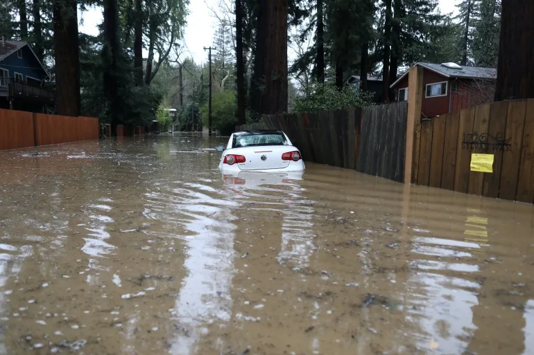 Râul St. Lawrence se ridică cu ordine de evacuare de urgență în Felton Grove, California, Statele Unite, 14 ianuarie 2023.