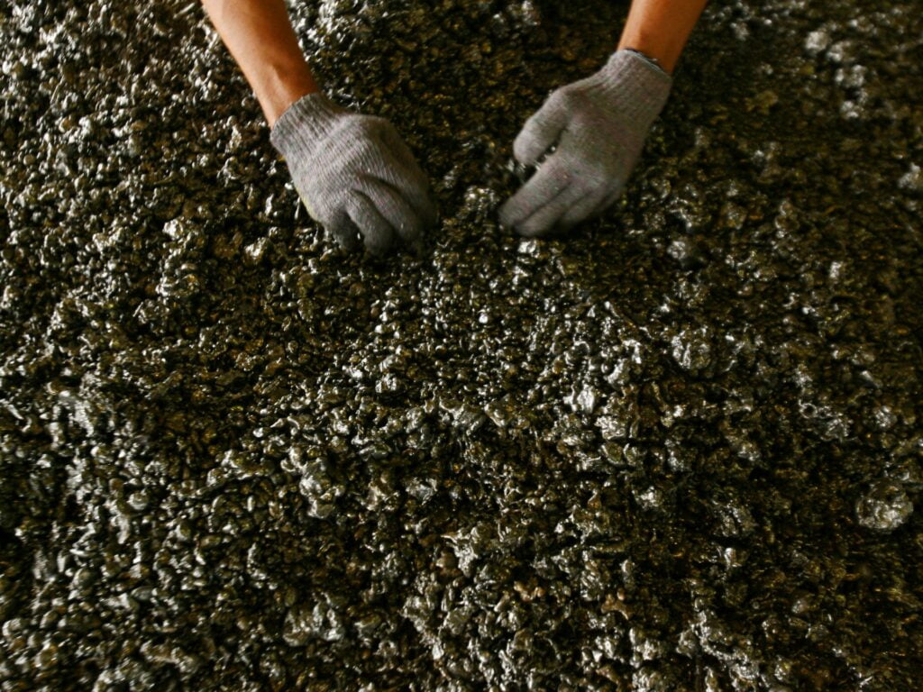 Topitoria indoneziană de nichel reia producția după o revoltă mortală