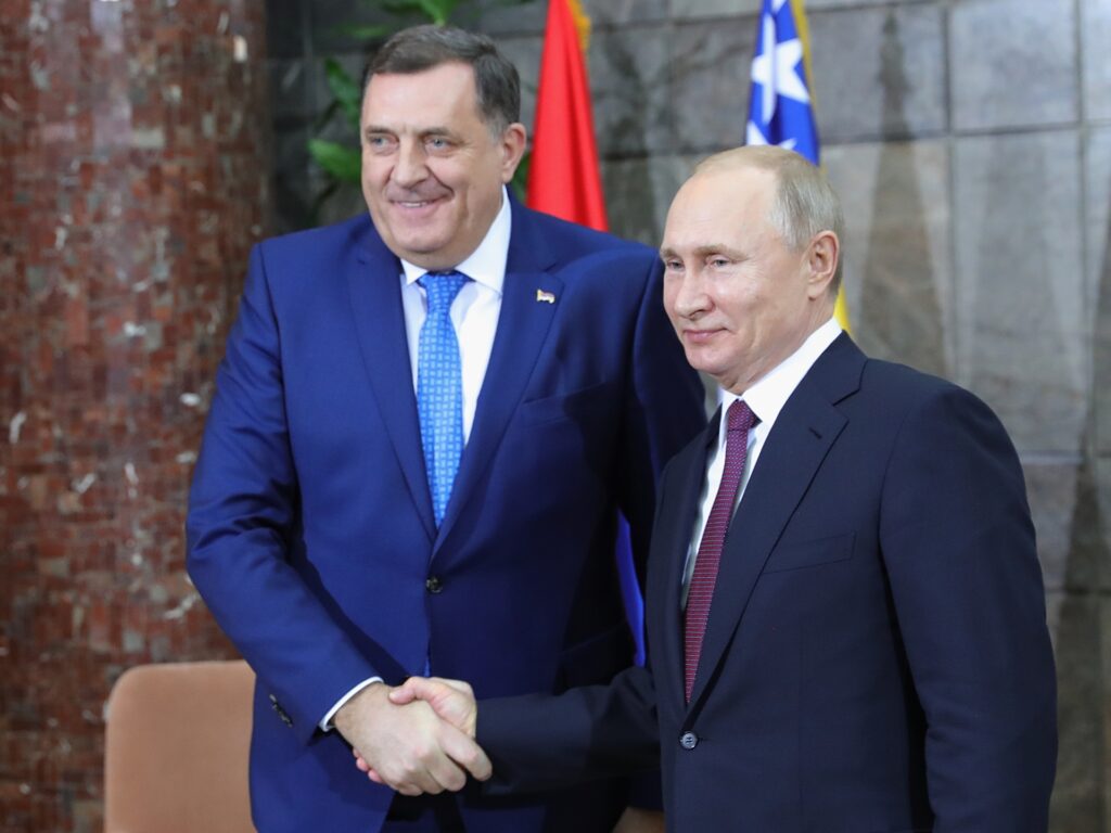 Sârbii bosniaci îi acordă lui Putin Medalia de Onoare |