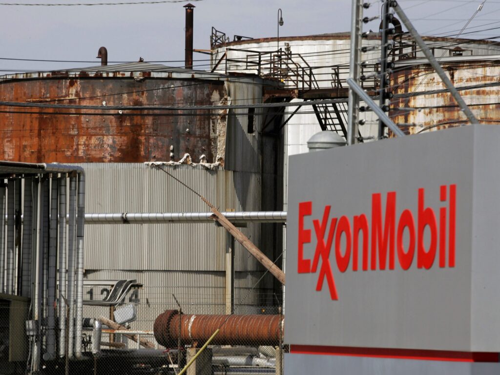 ExxonMobil a prezis schimbările climatice minimizând riscurile: studiu | Afaceri