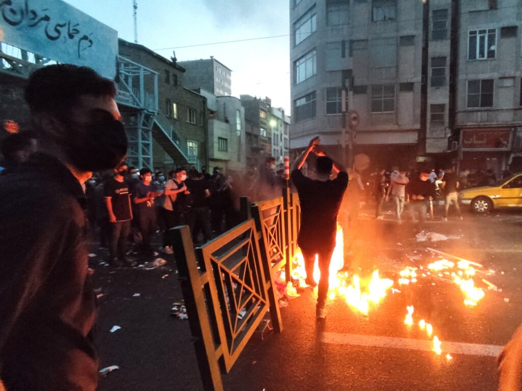 Iranul mai execută doi bărbați în cazuri legate de proteste