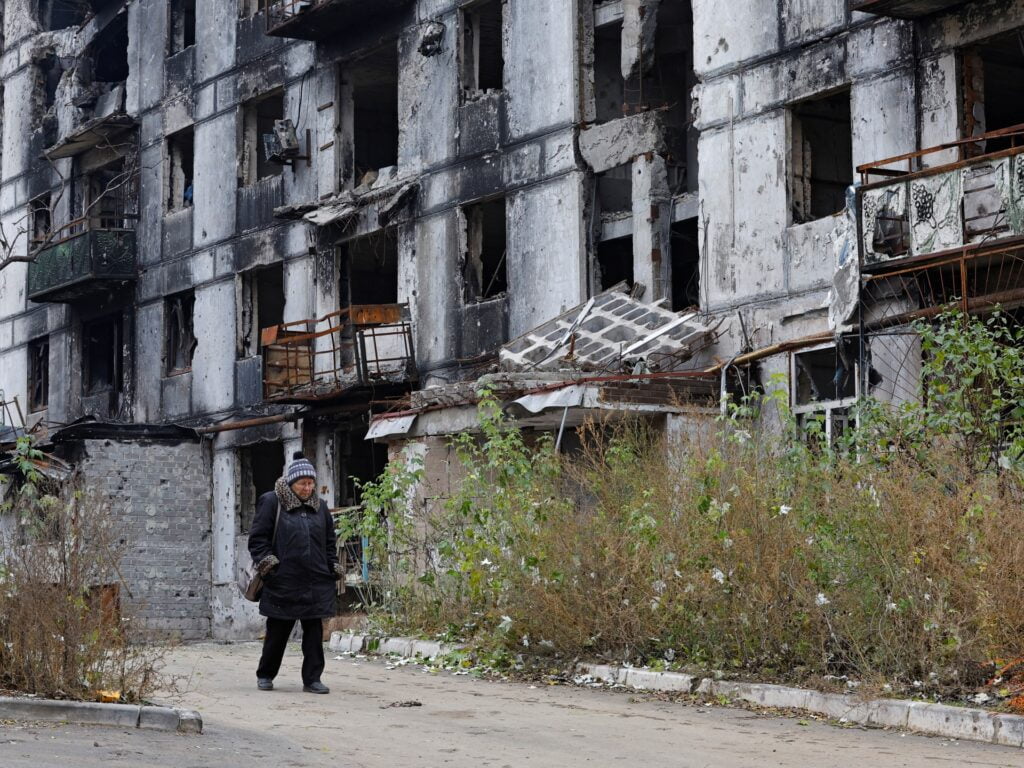 Pe măsură ce luptele continuă, un supraviețuitor de la Mariupol