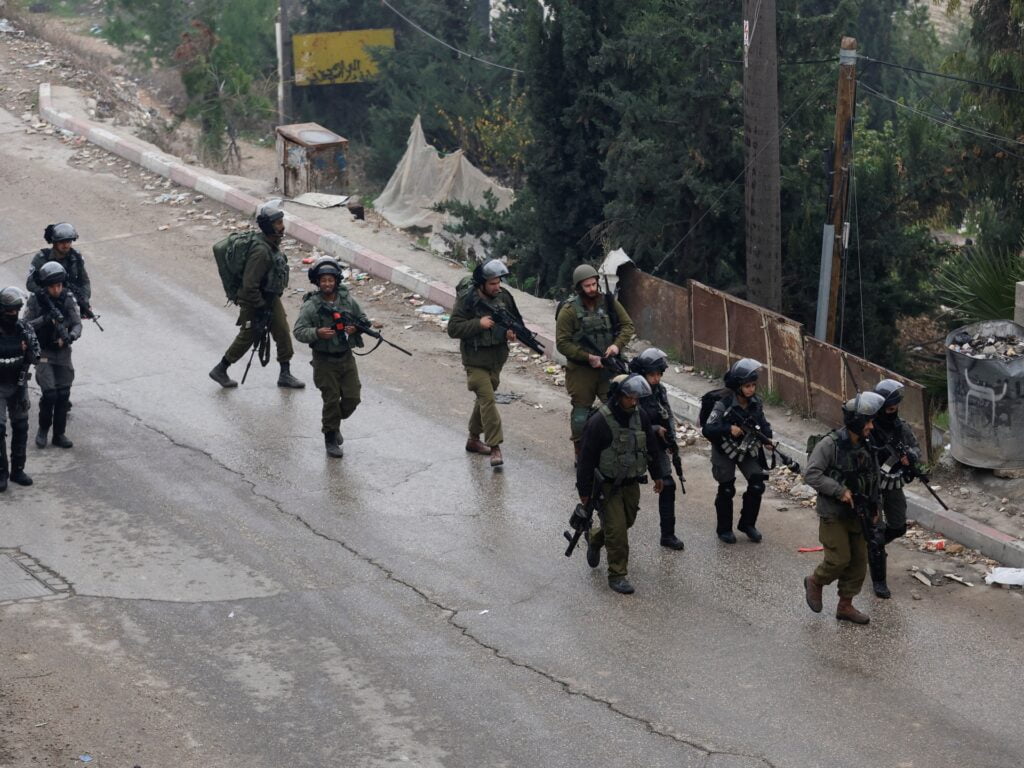 Forțele israeliene ucid un palestinian de 16 ani în Nablus