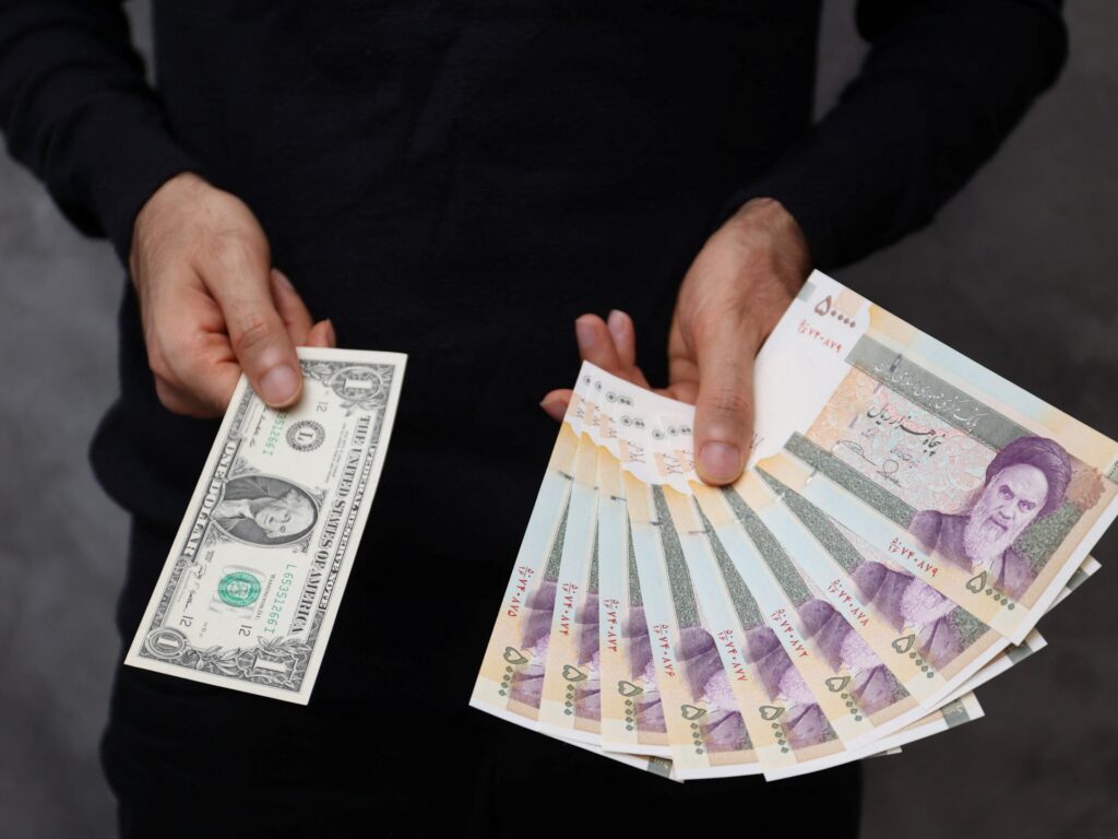 Moneda iraniană atinge cel mai scăzut nivel istoric pe fondul