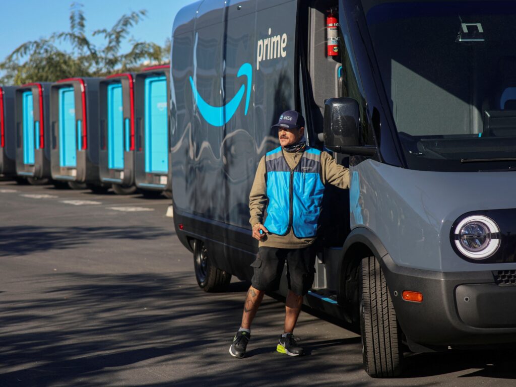 Amazon va reduce peste 18.000 de roluri, spune CEO |