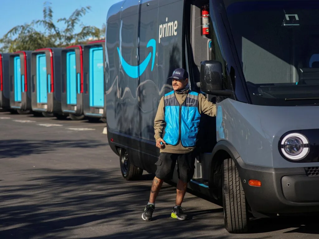 Amazon va reduce peste 18.000 de roluri, spune CEO |