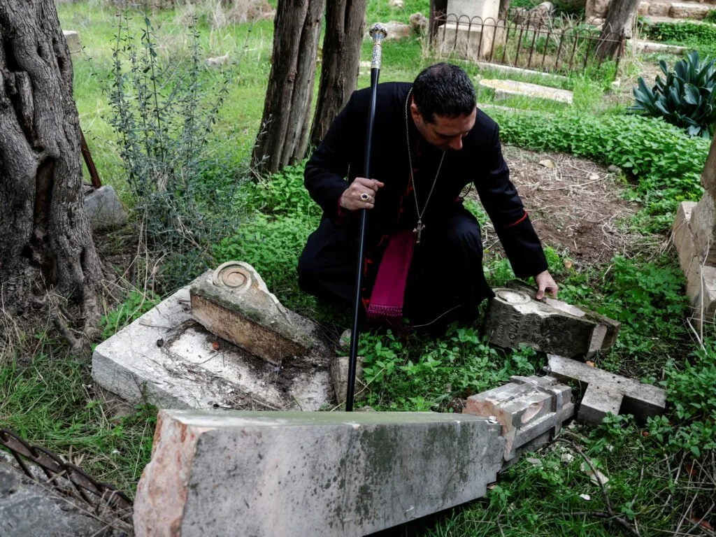 Arhiepiscopul spune că profanarea cimitirului din Ierusalim este o „crimă