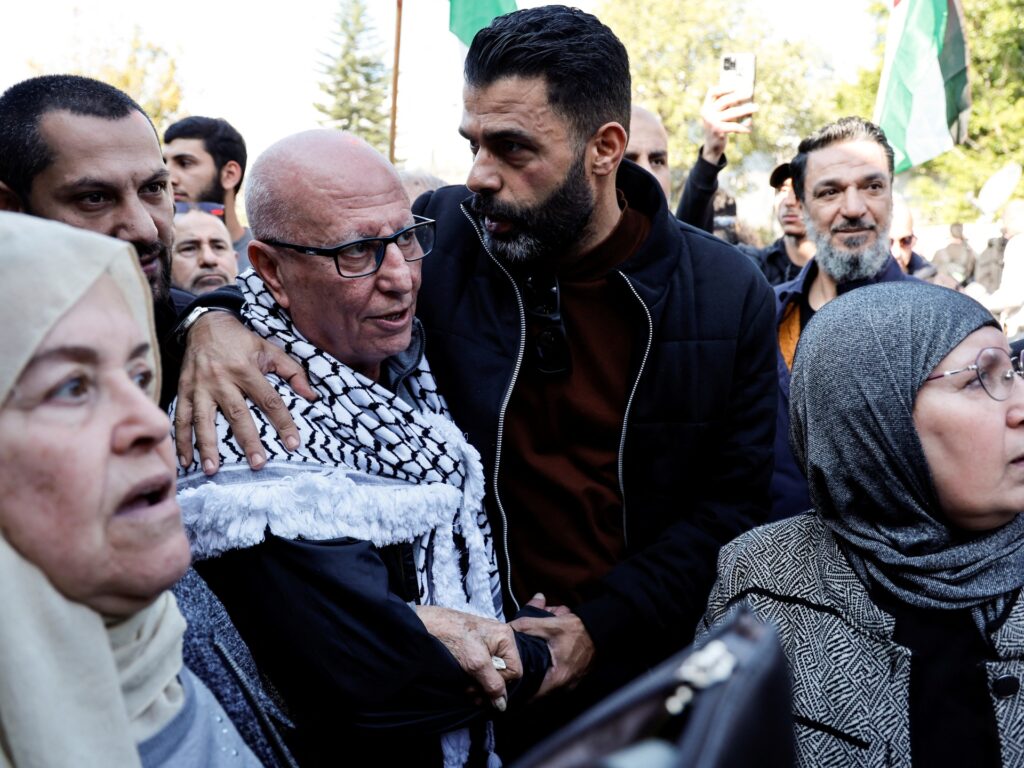 Israelul revocă permisele de intrare ale înalților oficiali palestinieni |
