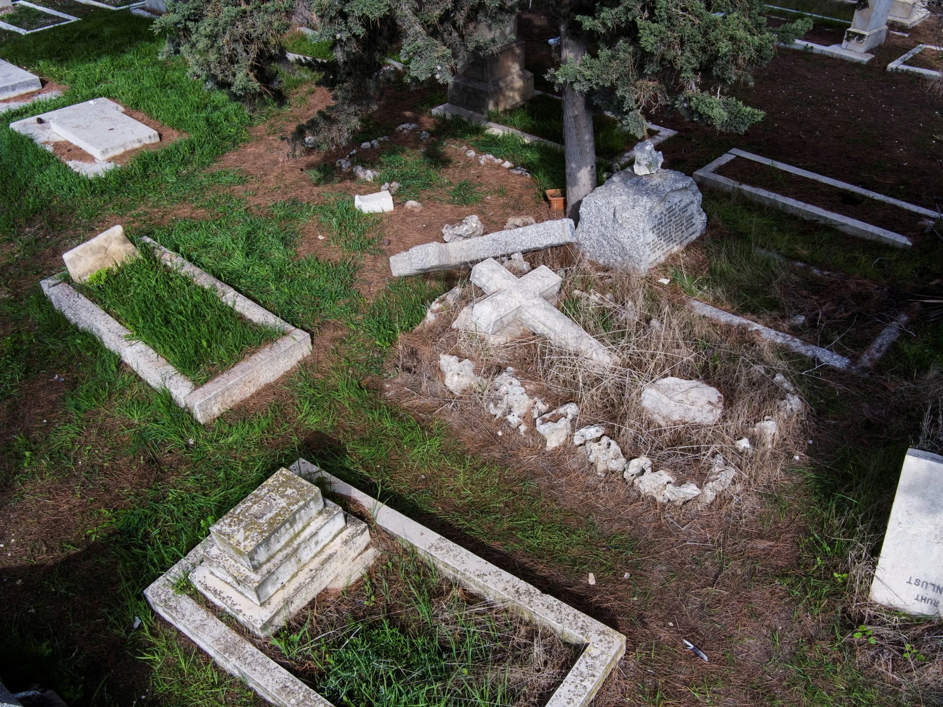 Poliția israeliană arestează doi pentru vandalism în cimitirul din Ierusalim |  Știri despre conflictul israelo-palestinian