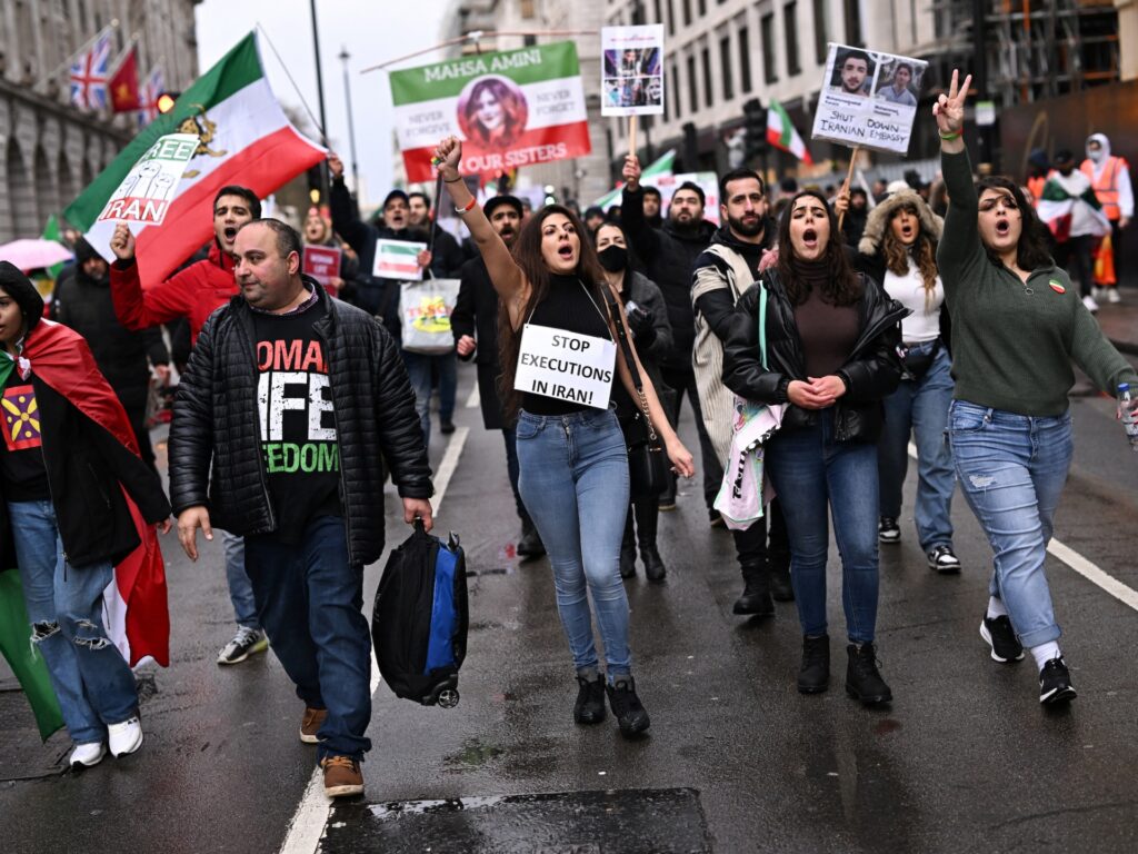 Cetăţean iranian-britanic condamnat la moarte pentru spionaj asupra Iranului |