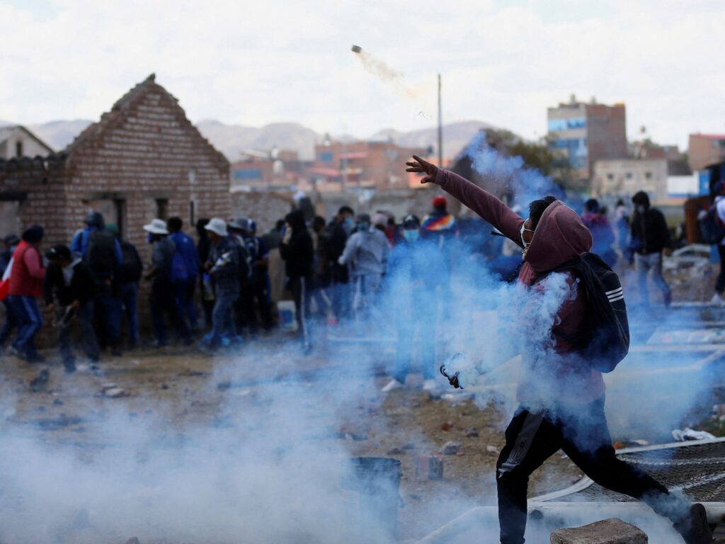 Peru impune oprire de noapte în regiune agitată după proteste