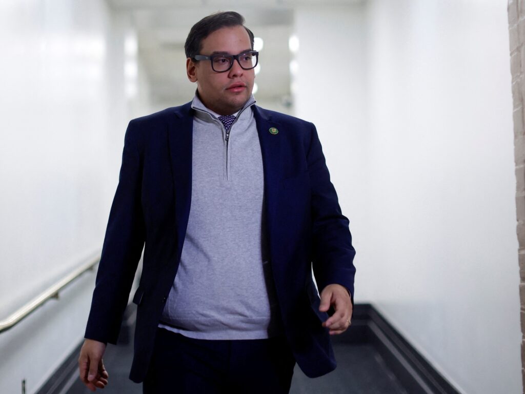 Republicanii locali din New York cer demisia congresmanului Santos |