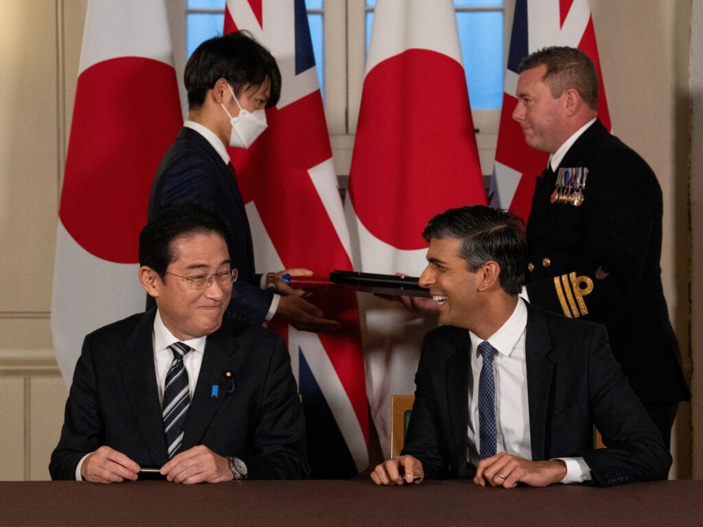 Japonia și Marea Britanie semnează un acord de apărare „extrem