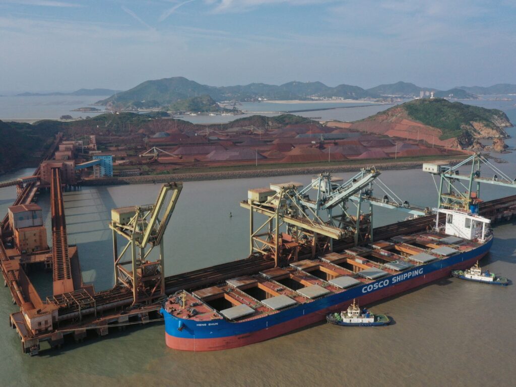 Importurile și exporturile Chinei se prăbușesc în semn de avertizare