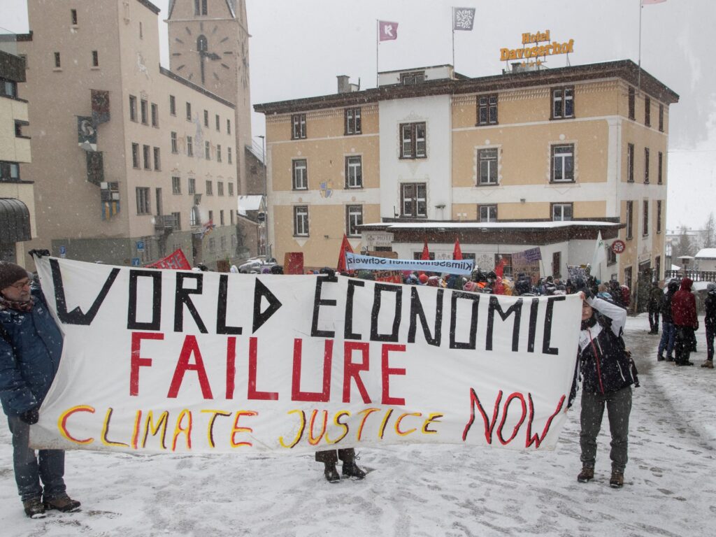 Activiștii împotriva schimbărilor climatice din Davos protestează rolul companiilor petroliere
