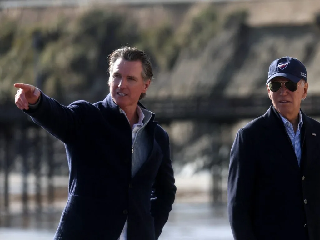 Biden vizitează comunitățile devastate de furtuni de pe coasta Californiei