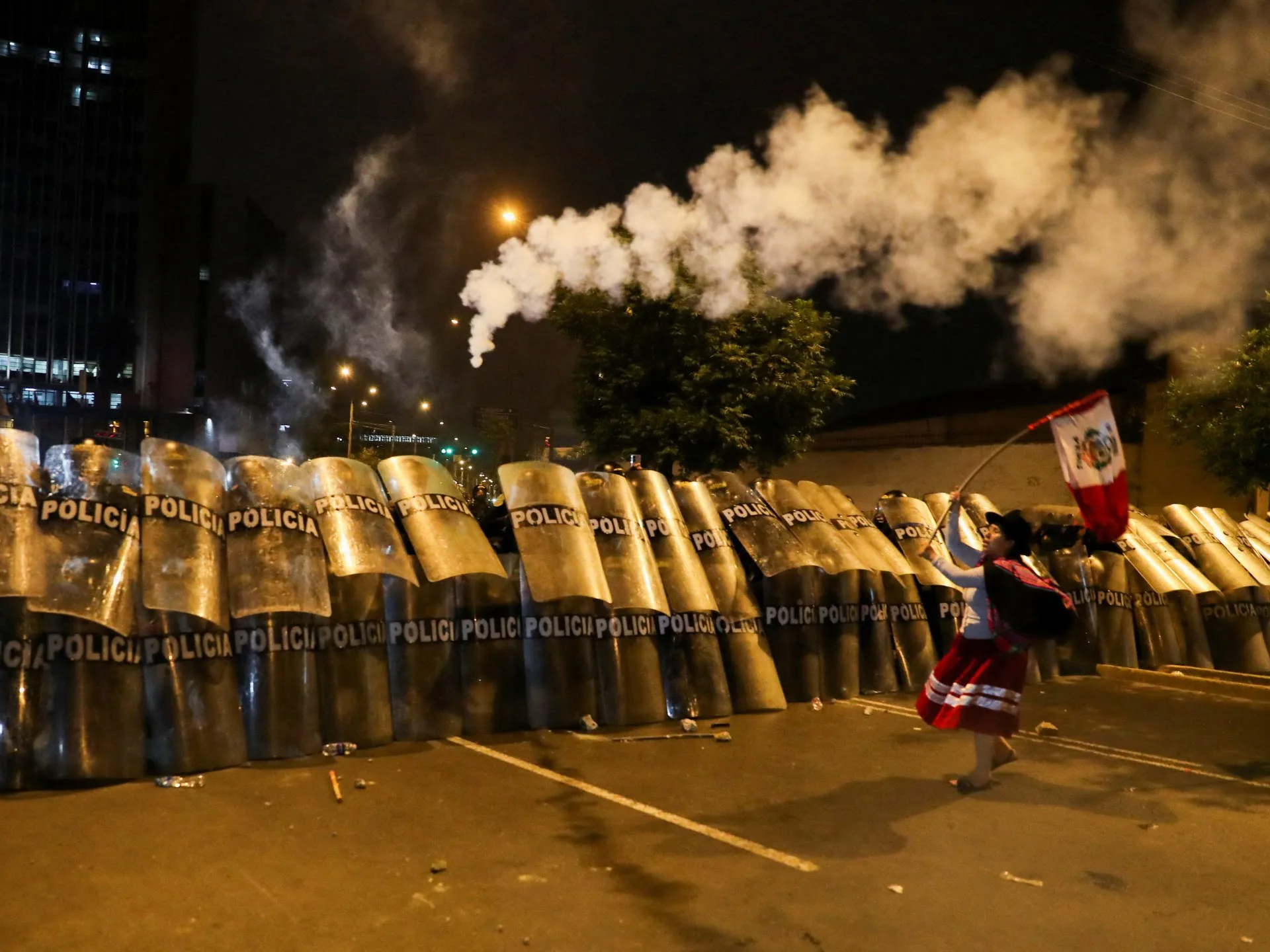 Zeci de răniți în timp ce protestele mortale continuă în Peru |  Știri