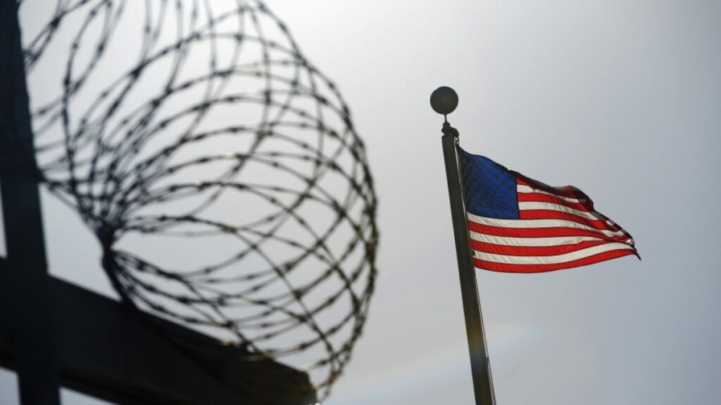 Guantanamo la 21:00: Susținătorii reînnoiesc solicitările pentru închiderea închisorilor din