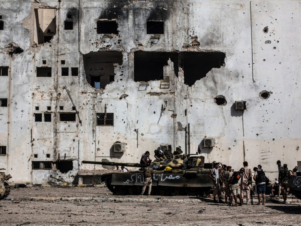Autoritățile libiene găsesc o groapă comună în fostul bastion ISIL