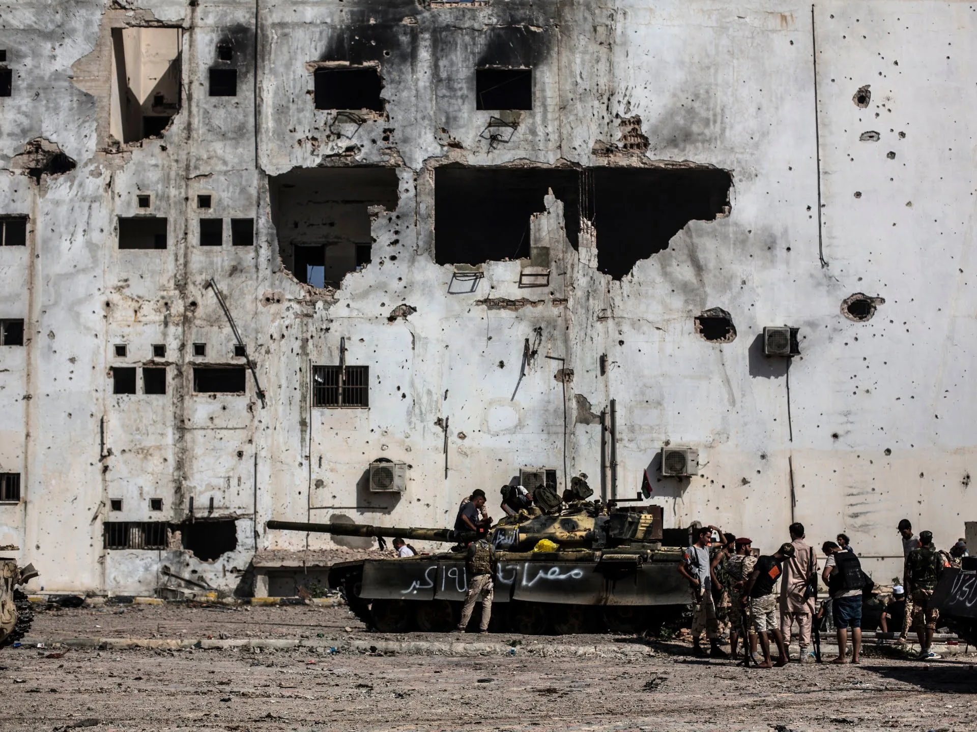 Autoritățile libiene găsesc o groapă comună în fostul bastion ISIL |  Știri
