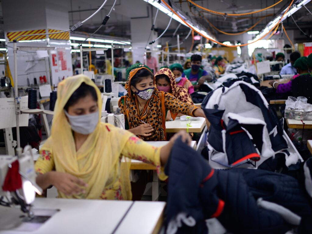 Mărcile globale de modă care exploatează muncitorii din Bangladesh: studiu