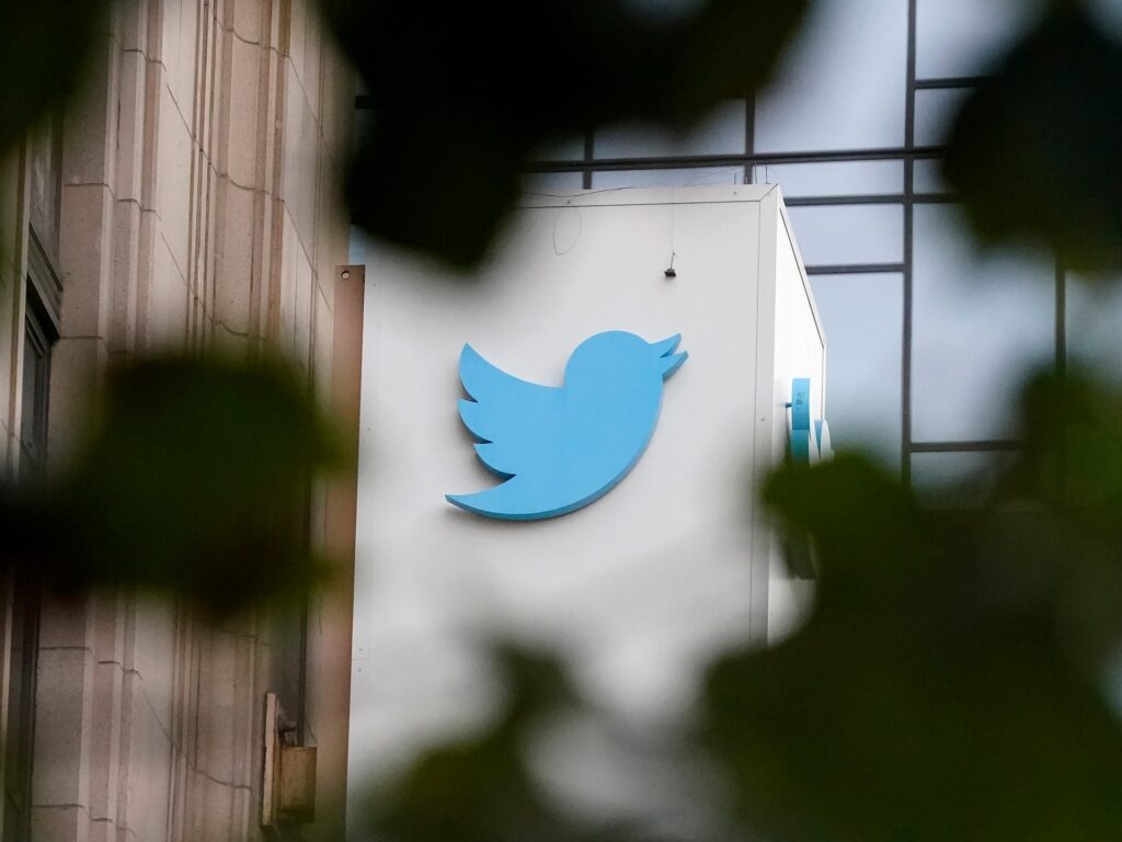 Twitter spart, 200 de milioane de adrese de e-mail scurse: