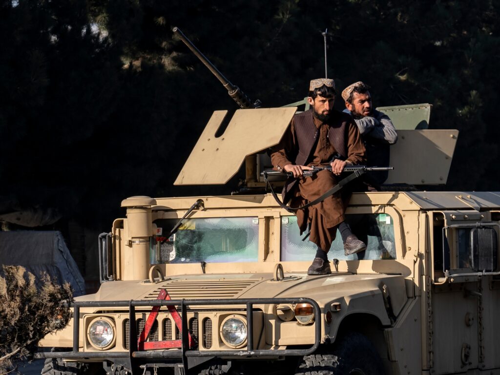 Talibanii spun că opt luptători ISIL au fost uciși în