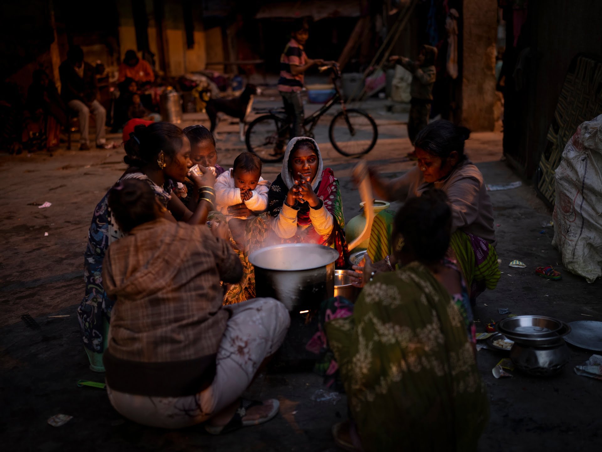 Pe măsură ce sosește frigul de iarnă, cei fără adăpost din Delhi se luptă să se încălzească |  Știri despre sărăcie și dezvoltare