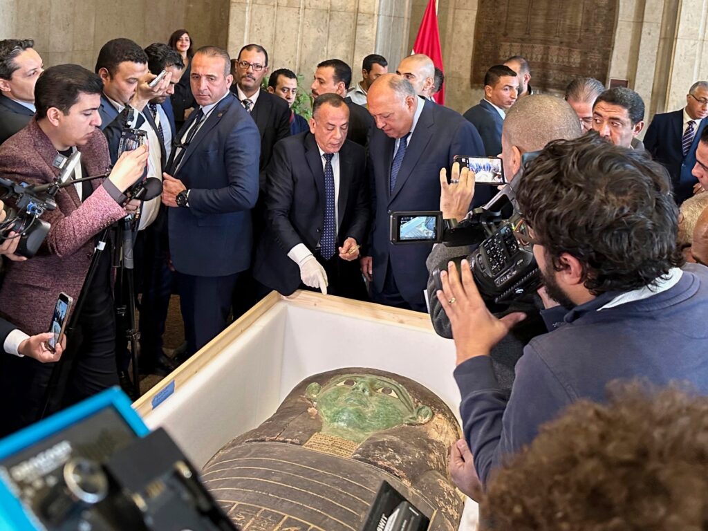 Egiptul repatriează un vechi sarcofag verde jefuit de SUA |