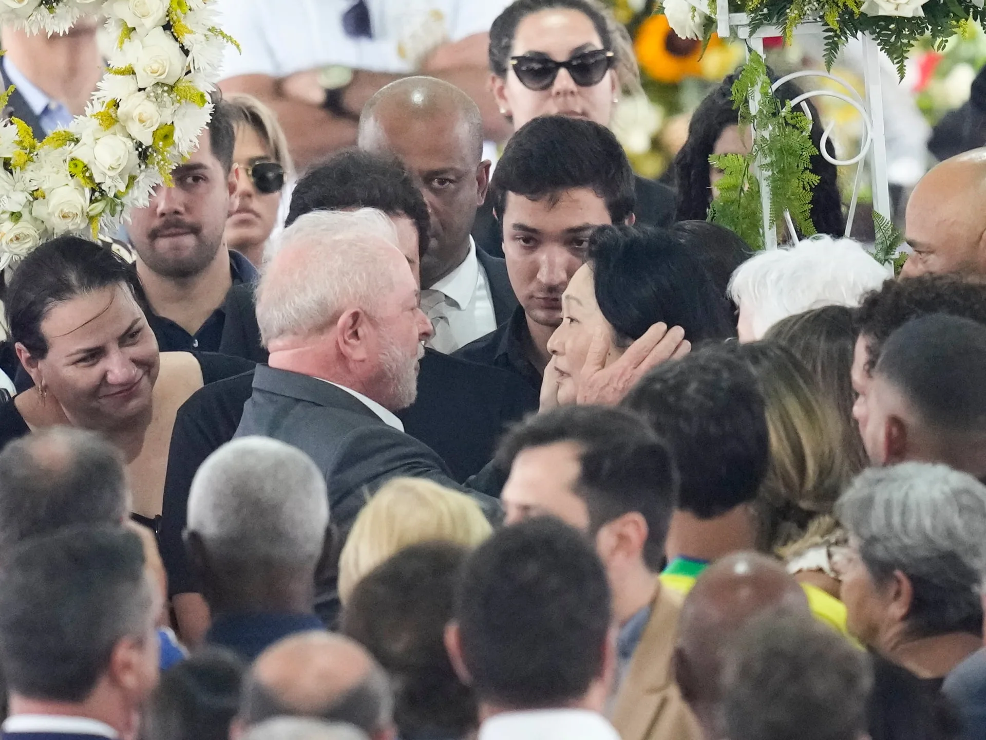 Brazilianul Lula îi aduce un omagiu lui Pelé, 150.000 de oameni participă la privegherea stadionului |  Știri despre fotbal