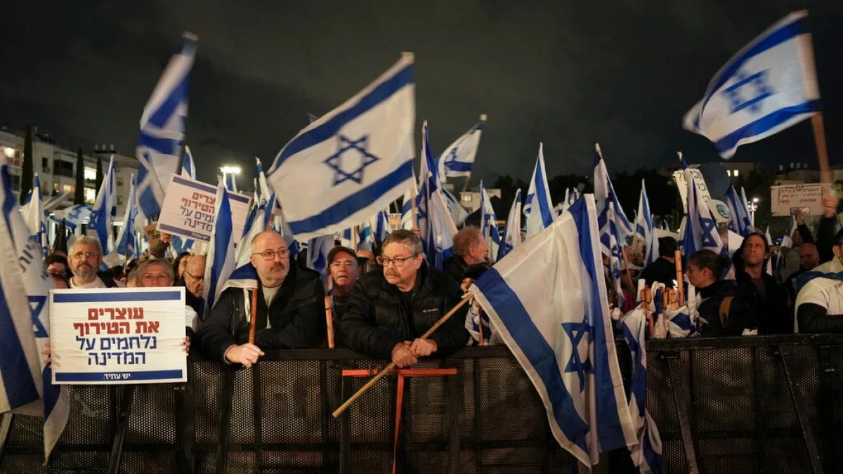 Mii de oameni protestează împotriva intenției guvernului israelian de a revizui sistemul juridic |  Protestele de știri