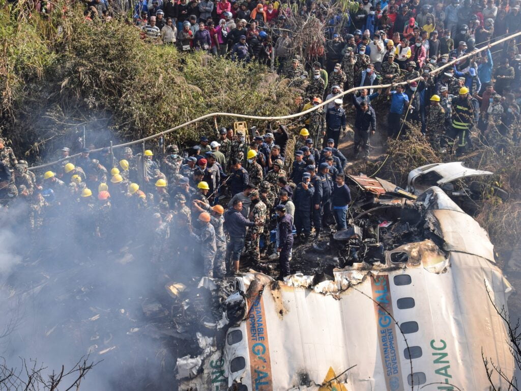 Începe trista sarcină de a identifica morții după prăbușirea avionului