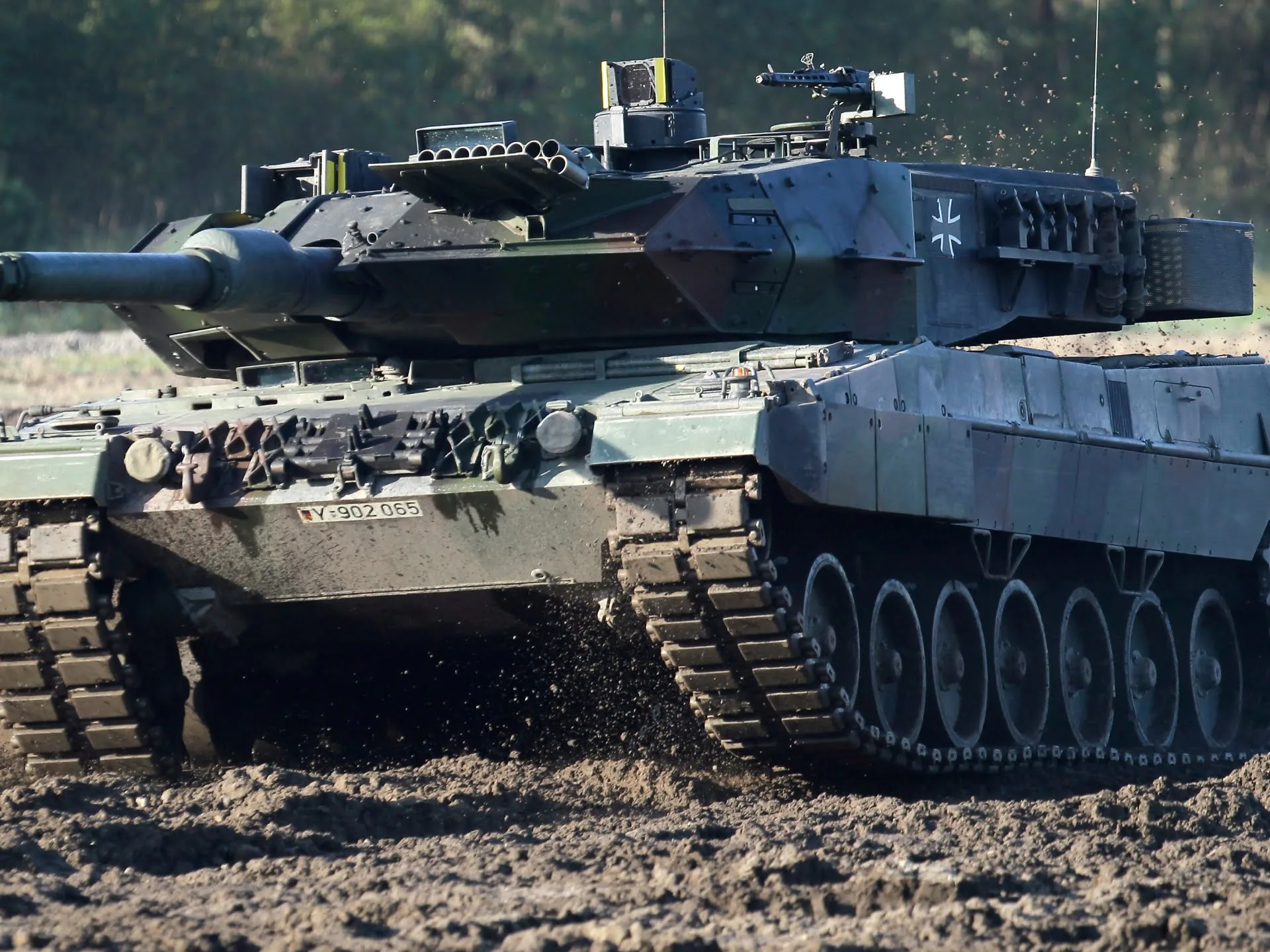 Ce împiedică tancurile Leopard 2 de fabricație germană să intre în Ucraina?  |  Stiri explicative