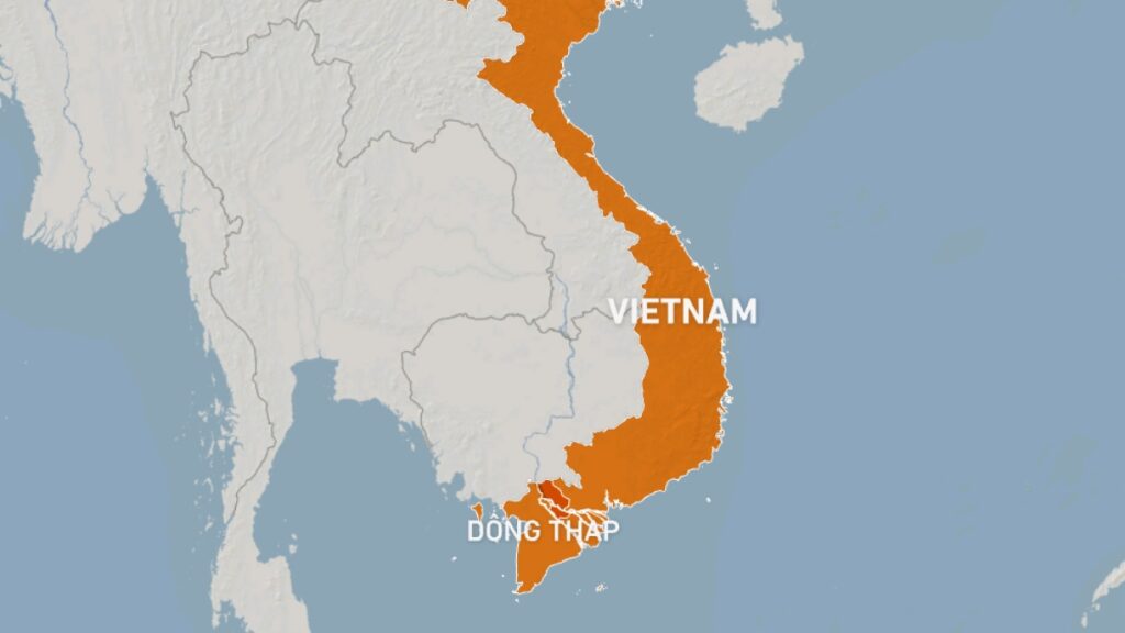 Salvatorii din Vietnam luptă pentru a salva un băiat de