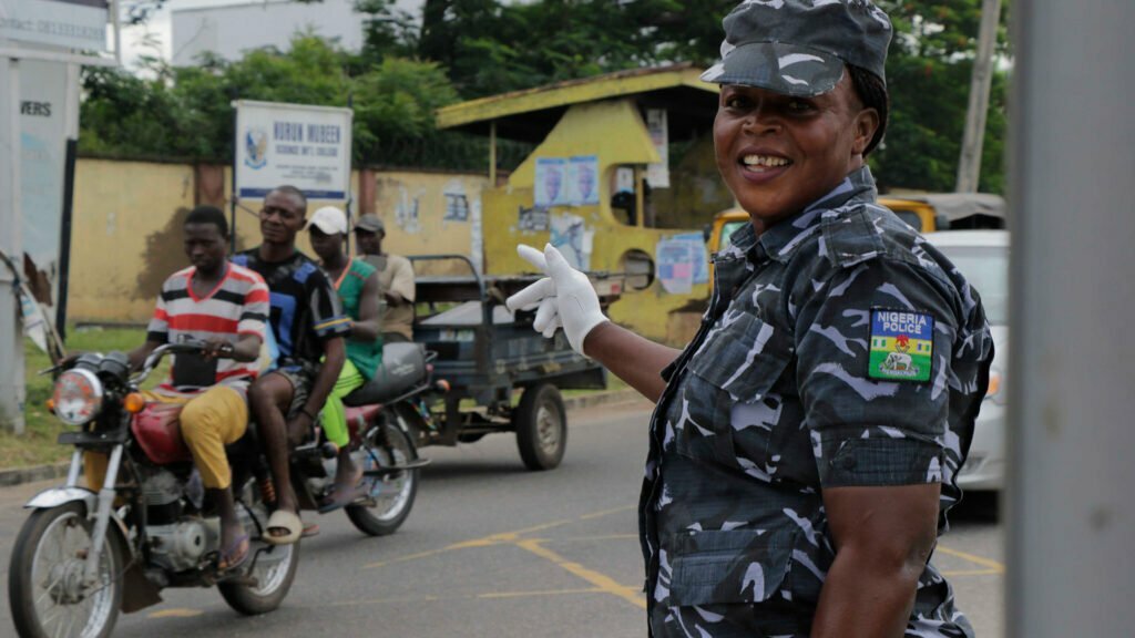 Bucurie în trafic: directorul de trafic dans din Nigeria |