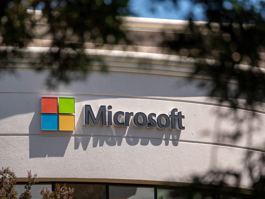Microsoft va concedia 10.000 de oameni, stimulând reducerea locurilor de
