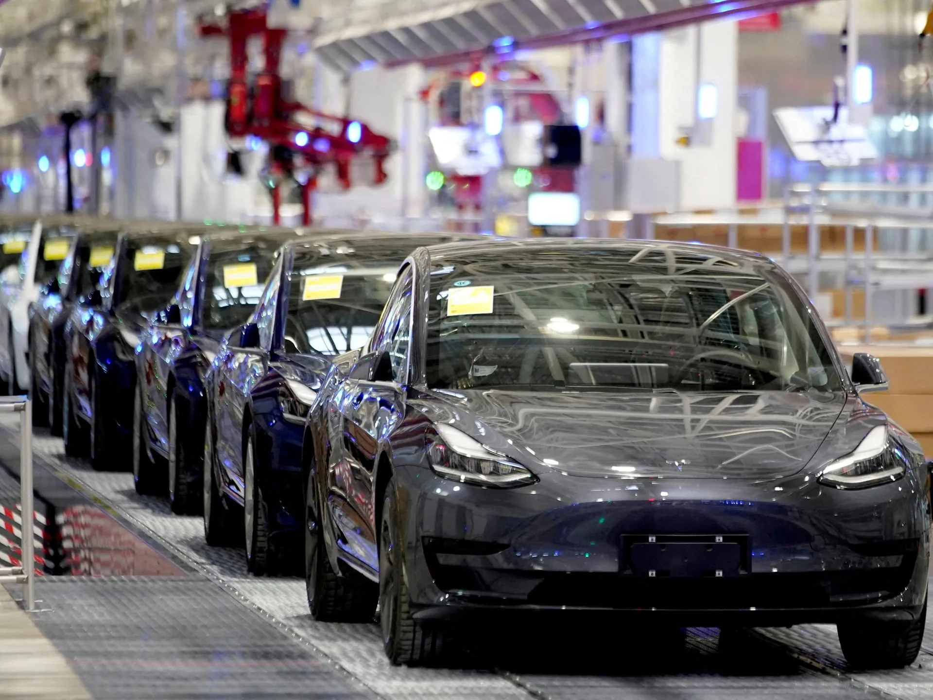 Tesla reduce prețurile la nivel global cu până la 20% |  Știri de afaceri și economie