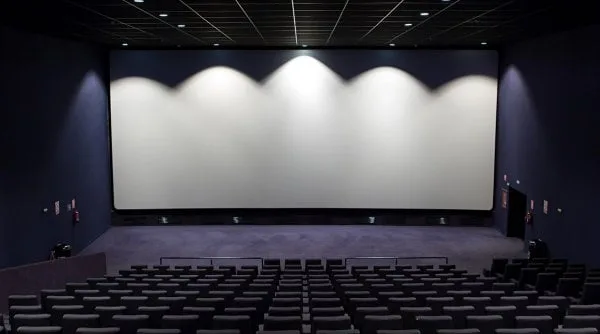 În Arad, cinematograful Dacia a fost transformat în biserică