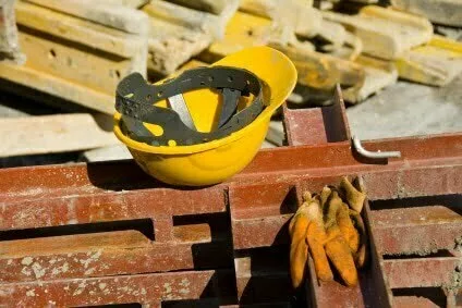Cât de mult a scăzut numărul autorizaţiilor de construcţie pentru clădiri rezidenţiale?