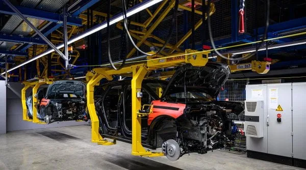 În topul celor 10 cele mai vândute mașini din Europa, se află şi două maşini produse în România