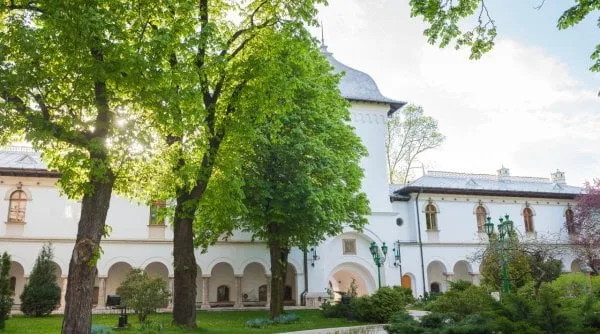 Reparaţiile si se zugrăveala din Palatul Cotroceni costă de 1,3 milioane euro