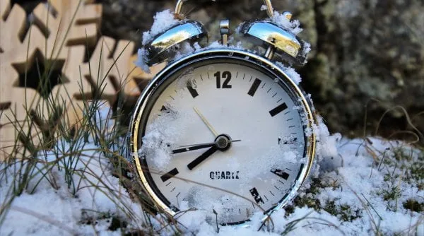 Trecem la ora de iarnă 2023 iar ceasurile vor fi date înapoi cu o oră în 28-29 octombrie
