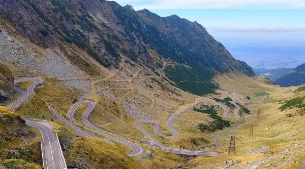 Circulaţia pe Transfăgărăşan şi Transalpina nu se va mai închide la dată fixă