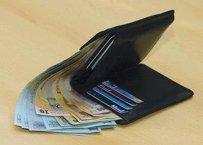 La data de 1 octombrie, salariul minim brut pe ţară creşte la 3.300 lei