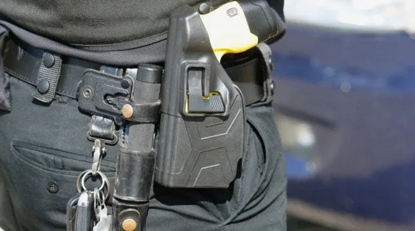 Polițiștii din București vor avea în dotare dispozitive cu electroșocuri