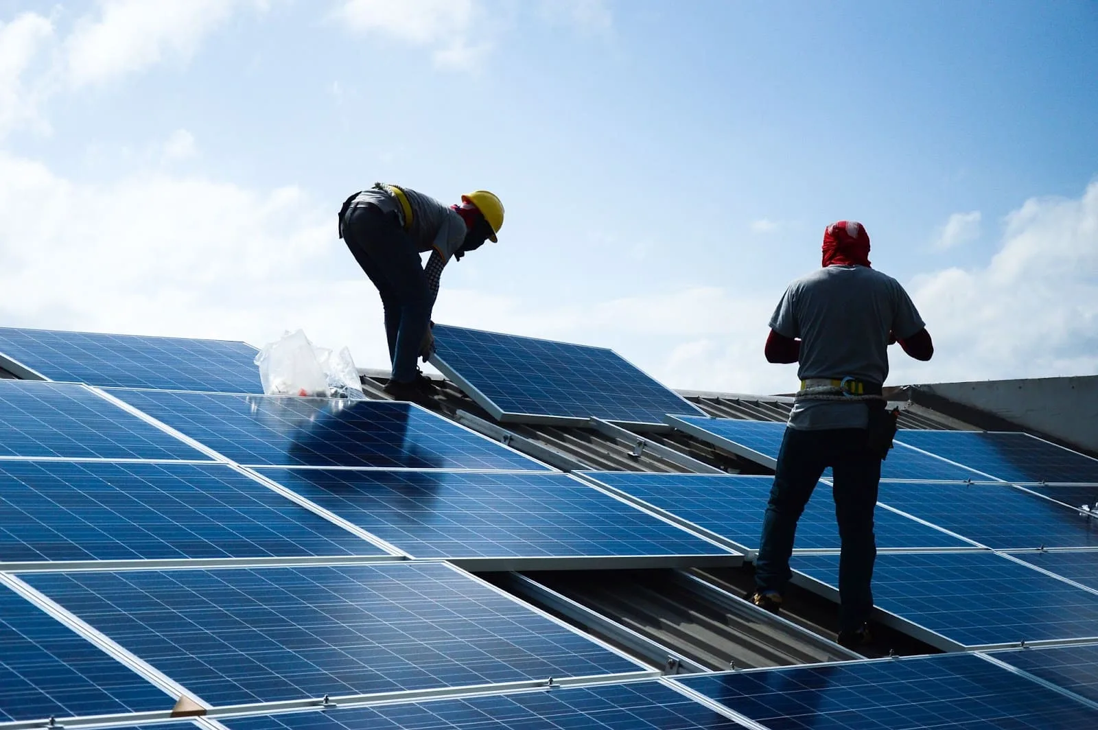 Alegerea furnizorului de echipamente și soluții solare: 5 criterii de care să ții cont